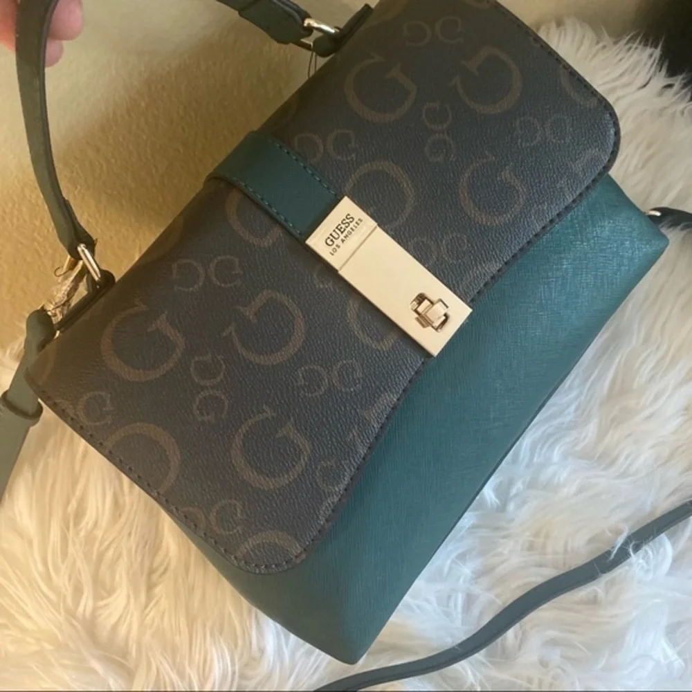 New Guess Elsie Logo Flap Crossbody bag & wallet